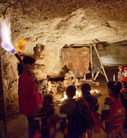 Activités scolaires dans les grottes de l'Espluga